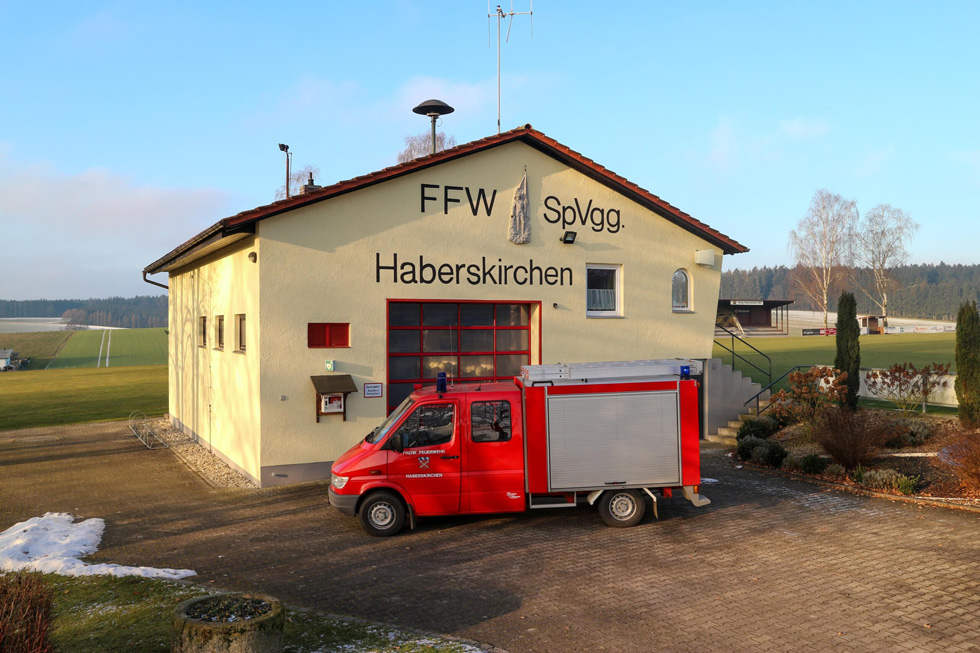 Feuerwehr Haberskirchen Feuerwehrhaus und Feuerwehrfahrzeug